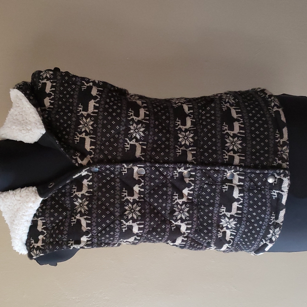 Forever 21 Quilted Hooded Winter Vest Junior Size Medium